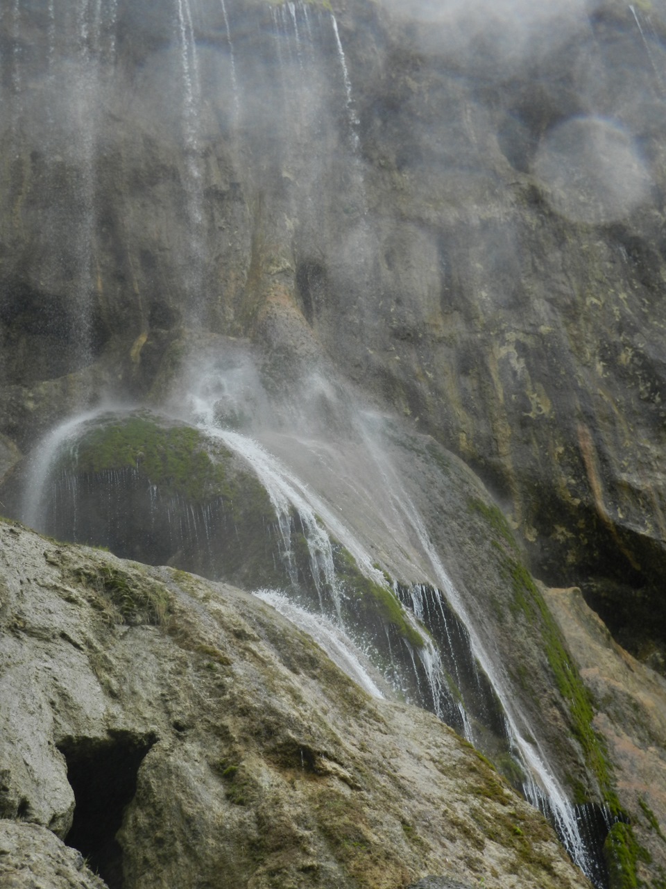 Тысяча водопадов. Водопад Гедмишх. Водопад 1000 струй. Гдемыш водопад 1000 струй.
