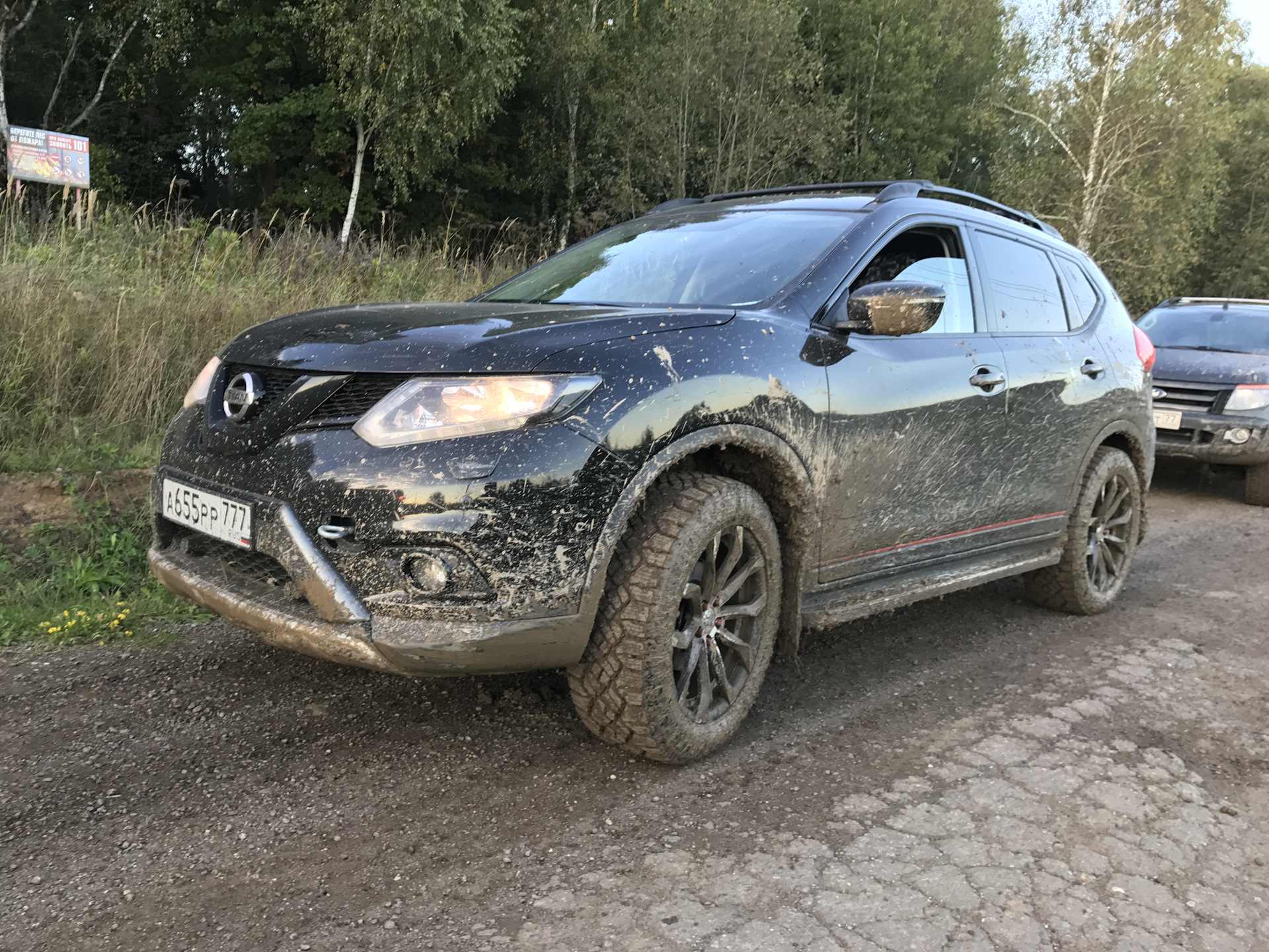 Икстрейл разболтовка. Nissan x-Trail t32 на грязевой резине. X Trail t32 на грязевой резине. Nissan x-Trail t32 оффроад. Лифт Nissan x-Trail t32.