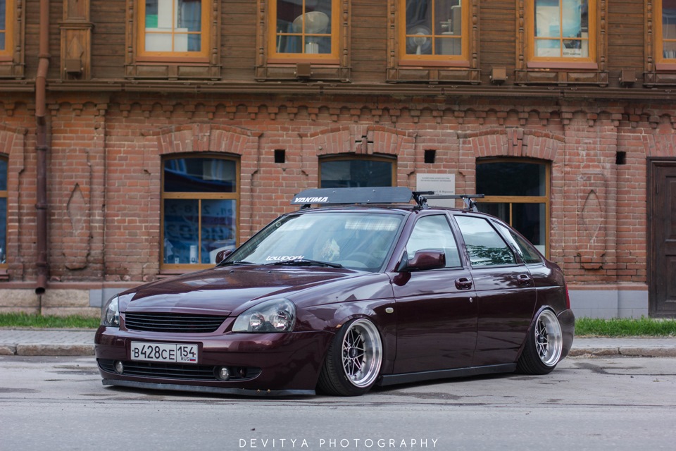 lada priora stance