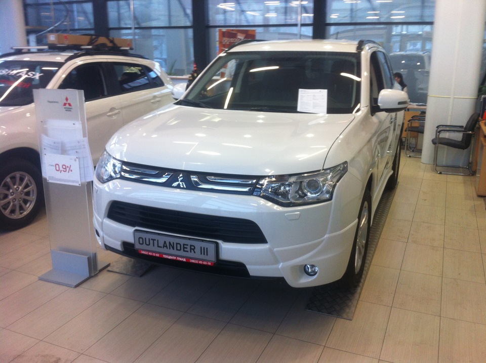 Отзыв аутлендер 2013. Outlander 3 обвес. Обвес Mitsubishi Outlander 3. Обвес на Митсубиси Аутлендер 3. Mitsubishi Outlander обвес.