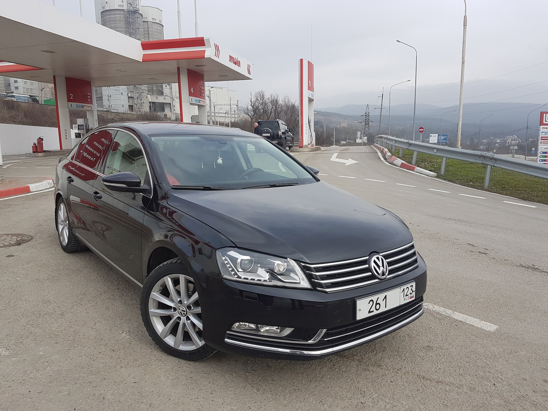 Село Абрау-Дюрсо, город Новороссийск и рубеж в 100 000 км — Volkswagen  Passat B7, 1,8 л, 2012 года | путешествие | DRIVE2