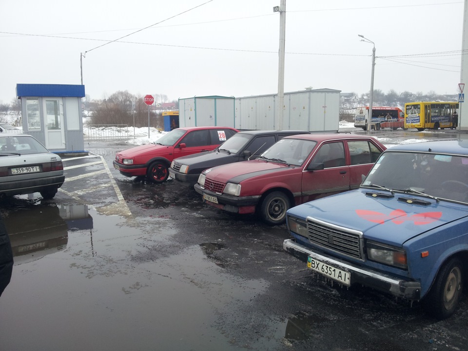 Фото в бортжурнале Volkswagen Passat B3. Запчасти на фото: 6351AL