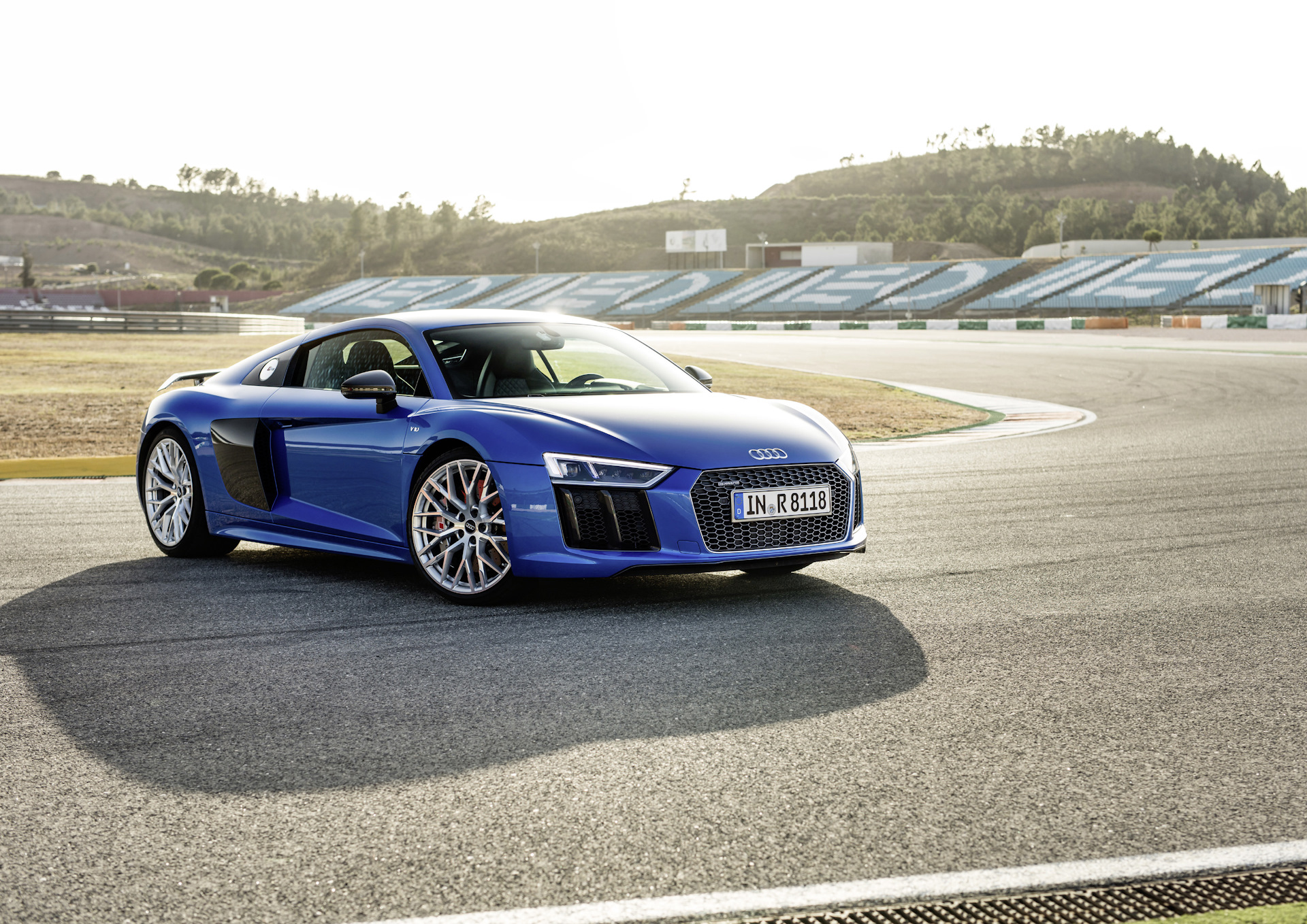 Р 8 3 4. Audi r8 v10 2015.