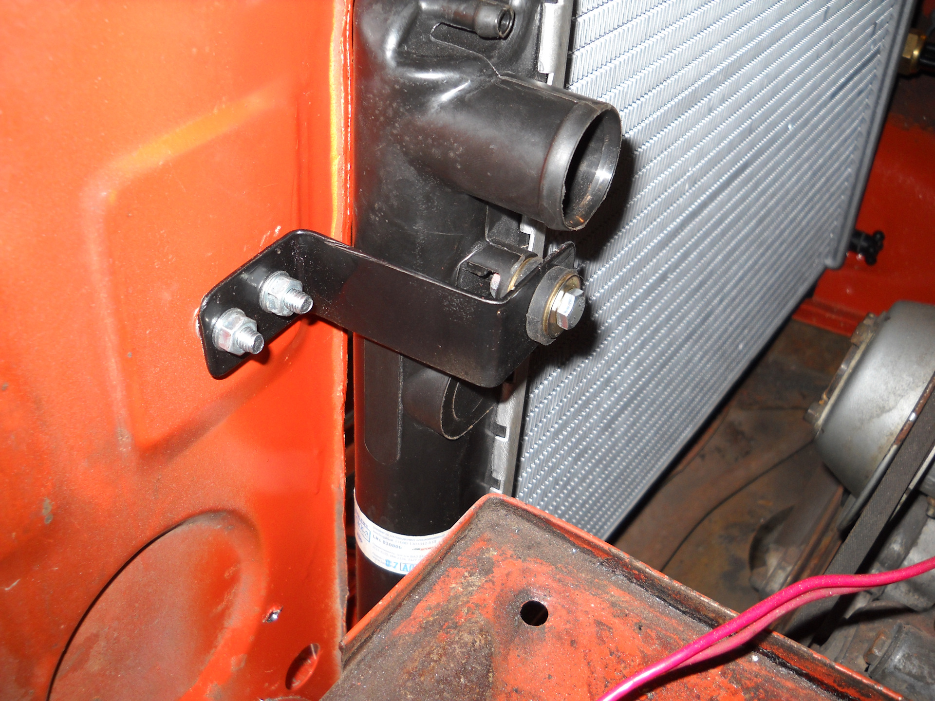 радиатор ваз 2121. крепление радиатора ваз 2108. крепление радиатора ваз. радиатор 2108 на москвич. крепление радиатора ваз 2108.