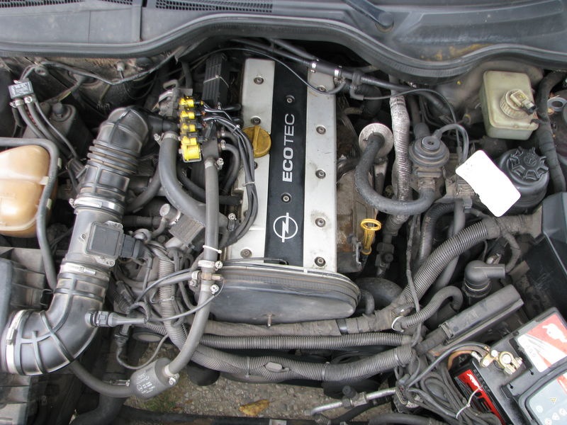 Моторы опель омега б. Опель Омега 2.0 бензин. Opel Omega 2.0 16v. Двигатель Опель Омега 2.0. Двигатель Опель Омега 2.0 16v.