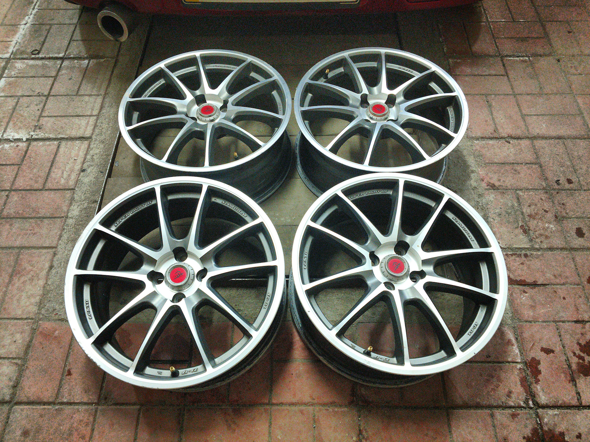 Диски samurai. Диски Альфа Ромео 145. Диски Lenso r17. Диски Momo на Alfa Romeo 145. Диски Самурай 17.