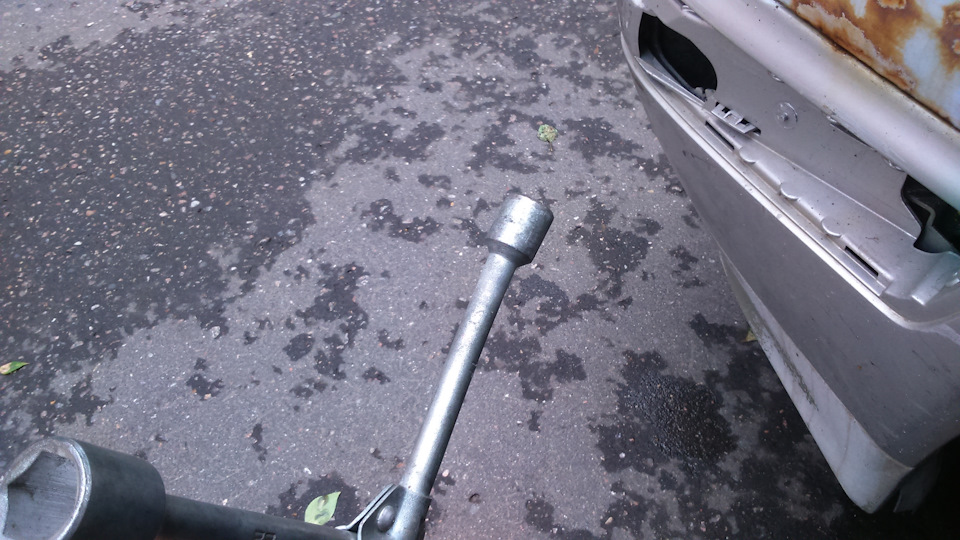 Лопнула тормозная трубка — Mercedes-Benz E-class (W210), 2,8 л, 2000 ...