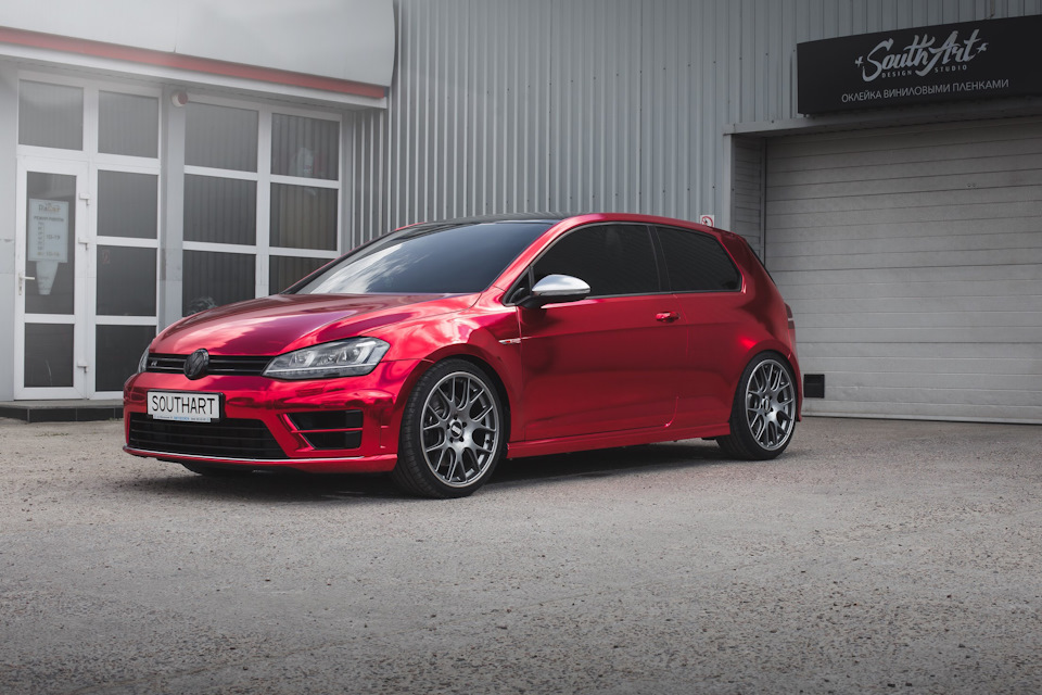 VW Golf r красный