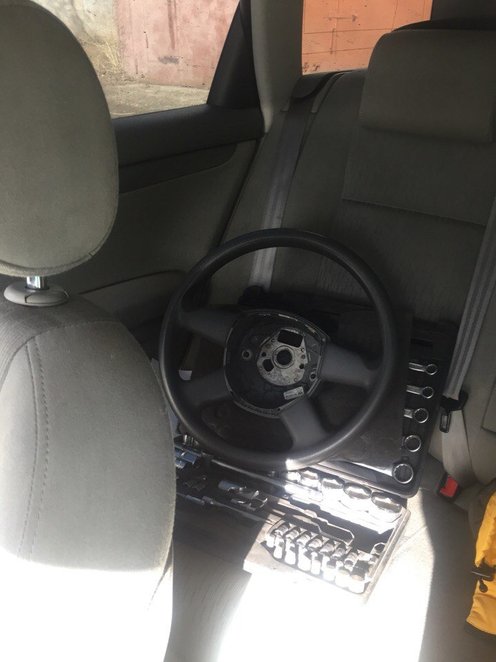 Отправляем его отдыхать на заднее сиденье) — Audi A4 Avant (B7)