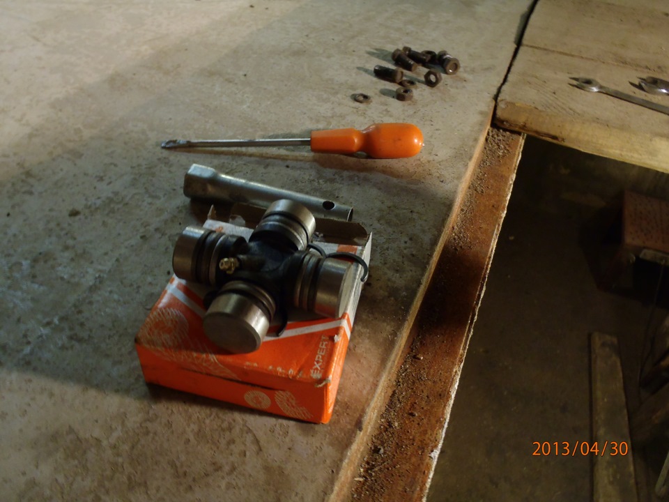 замена крестовины на кардане раздатки — УАЗ 31519, 1998 года | своими ...