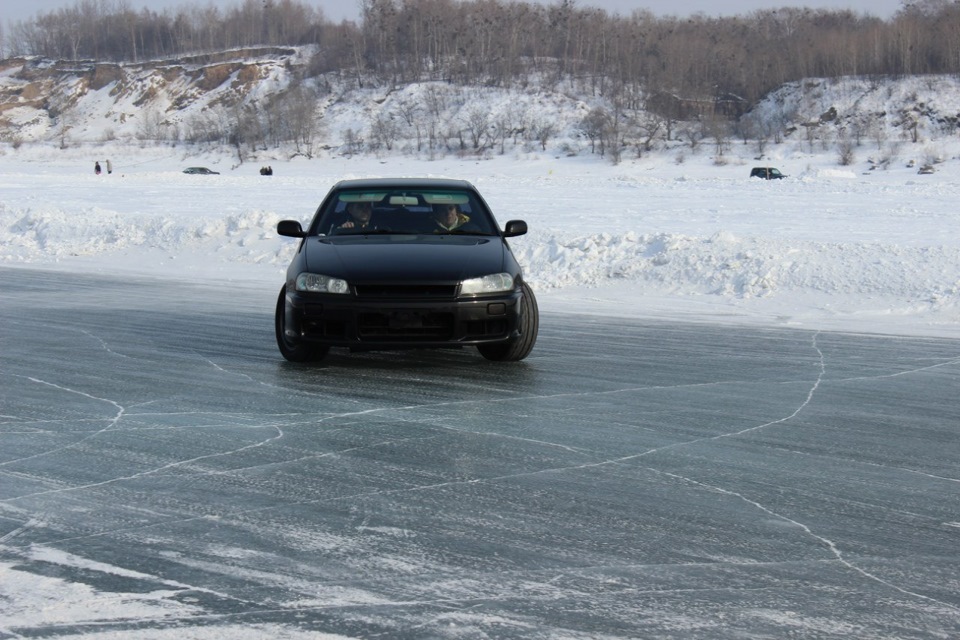 ICE DRIFT 2013. Хабаровск едет боком)) — Nissan Skyline (R34), 2,5 л ...