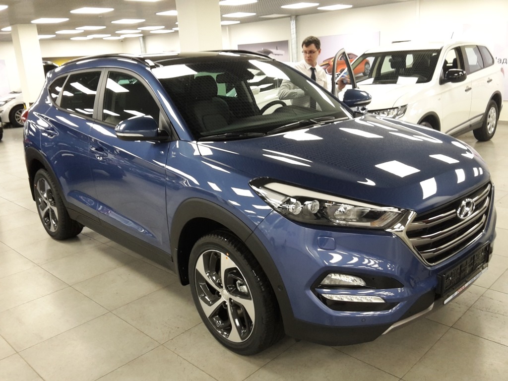 Hyundai tucson отзывы. Hyundai Tucson 2016 года. Хендай Туссан 2016 года. Хендай Туксон синий. Hyundai Tucson темно-синий.