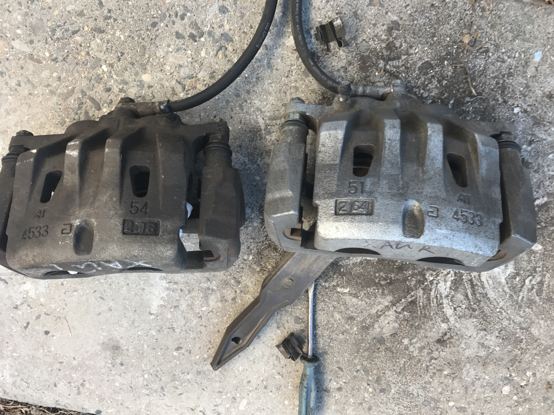 47750-48150. Суппорт передний тойота хайлендер. Задний суппорт тойота хайлендер. Суппорт хайлендер. Тормозные суппорта хайлендер тойота.