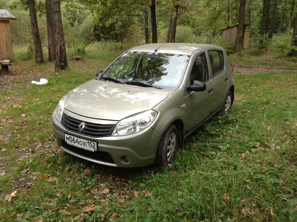 Рено сандеро 2010 1.6. Renault Sandero 2010. Рено Сандеро 2010. Рено Сандеро 2010 года фото. Рено Сандеро игрушка.