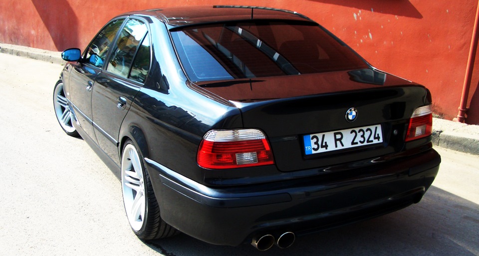 Крыша е39. BMW e39 CSL. BMW e39 дактейл. Плавник на БМВ е39. Спойлер е39.