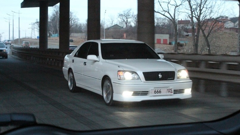 Toyota Crown 170 athlete