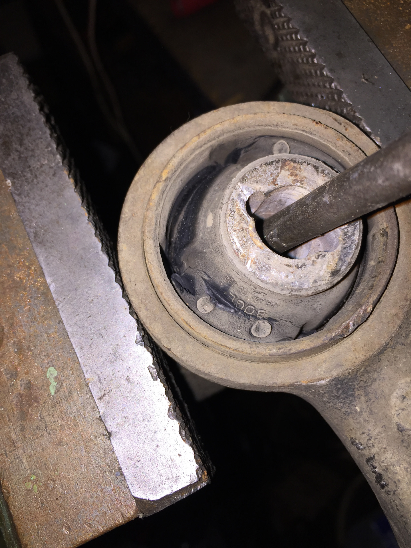 Как проверить сайлентблоки. Снапон для сайлентблоков. Сайлентблоки рычагов chevrolet lacetti. Сайлентблок нижнего рычага vw t4. Сайлентблок передний toyota yaris 1.