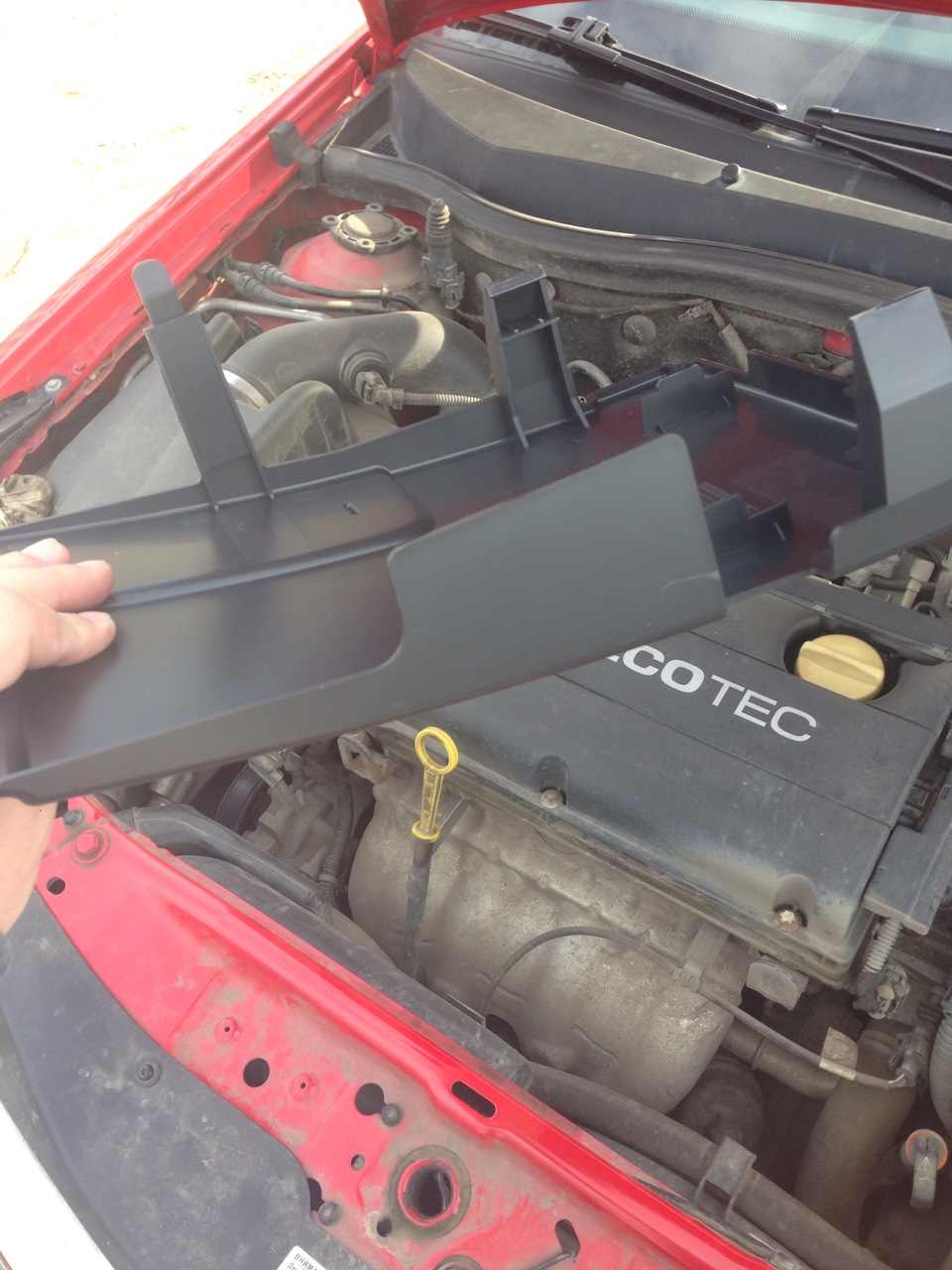 Крышка АКБ — Opel Astra H GTC, 1,8 л, 2010 года | аксессуары | DRIVE2
