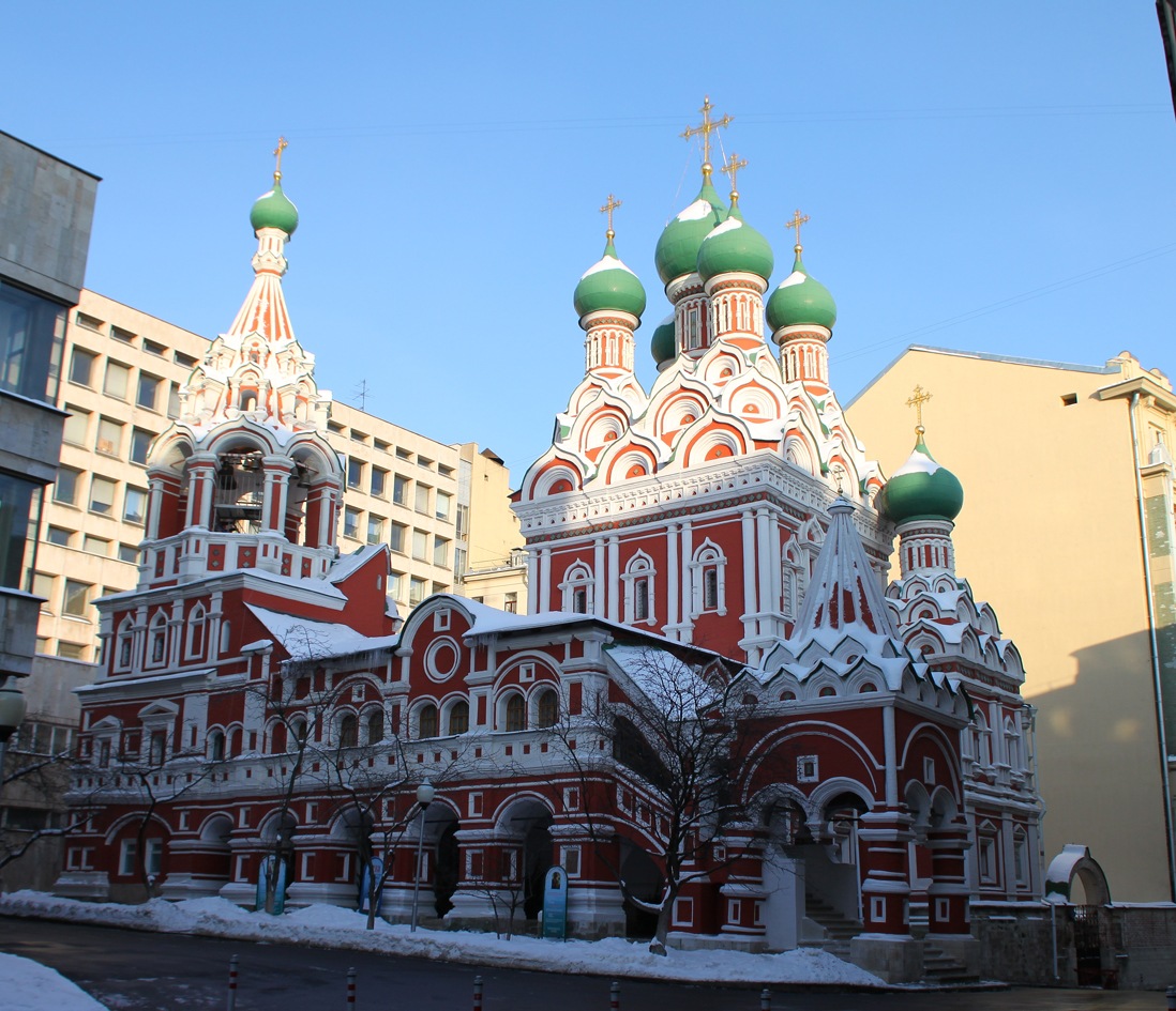 Храм троицы в москве. Церковь Святой Троицы в Никитниках Москва. Храм Живоначальной Троицы в Никитниках. Церковь Троицы Живоначальной в Никитниках в Москве. Церковь Троицы в Никитниках Москва 17 век.