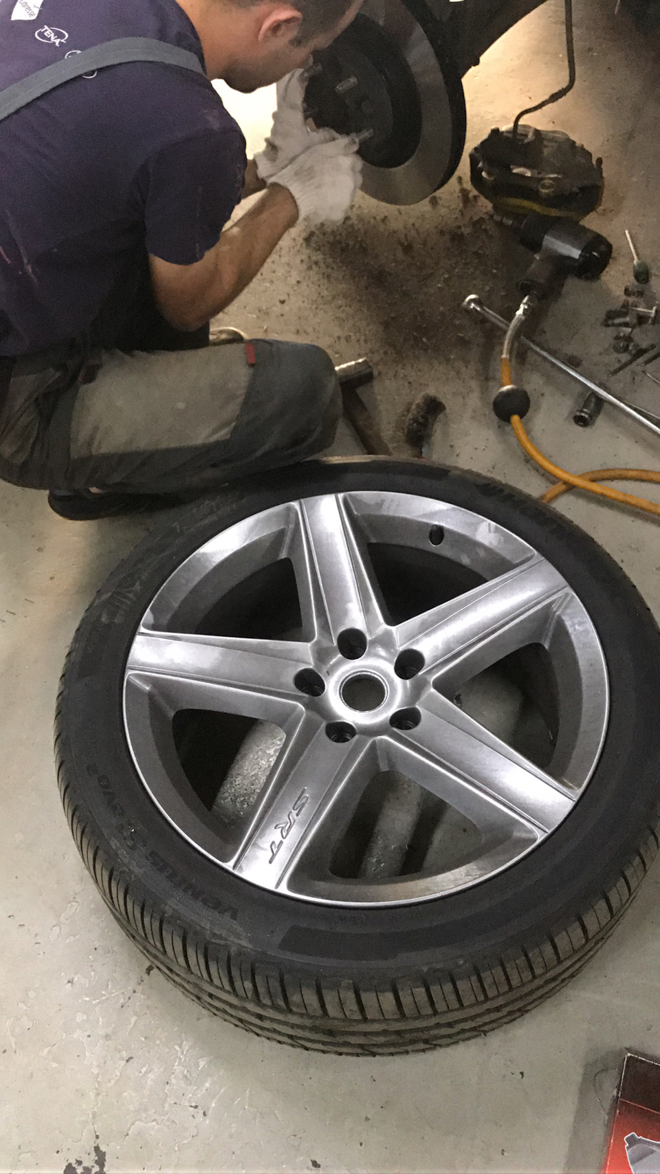 Заменил тормозные диски и колодки — Jeep Grand Cherokee SRT-8 (WK), 6,1 ...