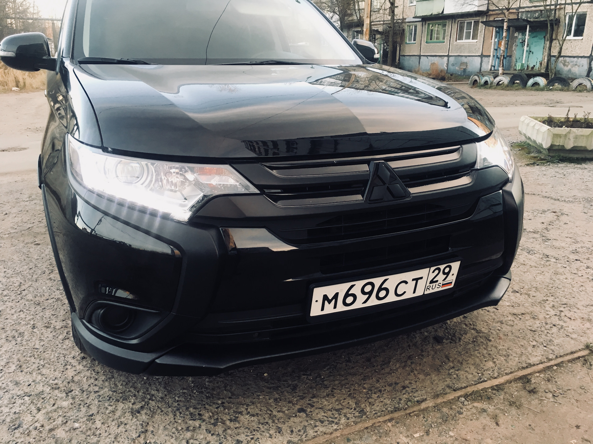 Mitsubishi Outlander матовый