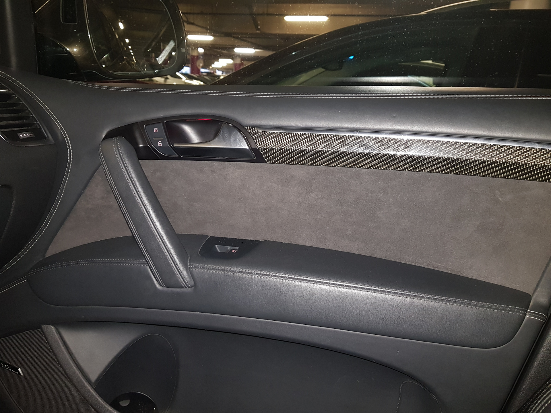 Дверь на audi q7. Дверная карта audi q7. Ауди q8 двери. Обшивка двери ауди q7. Ауди q7 2007 дверная карта.