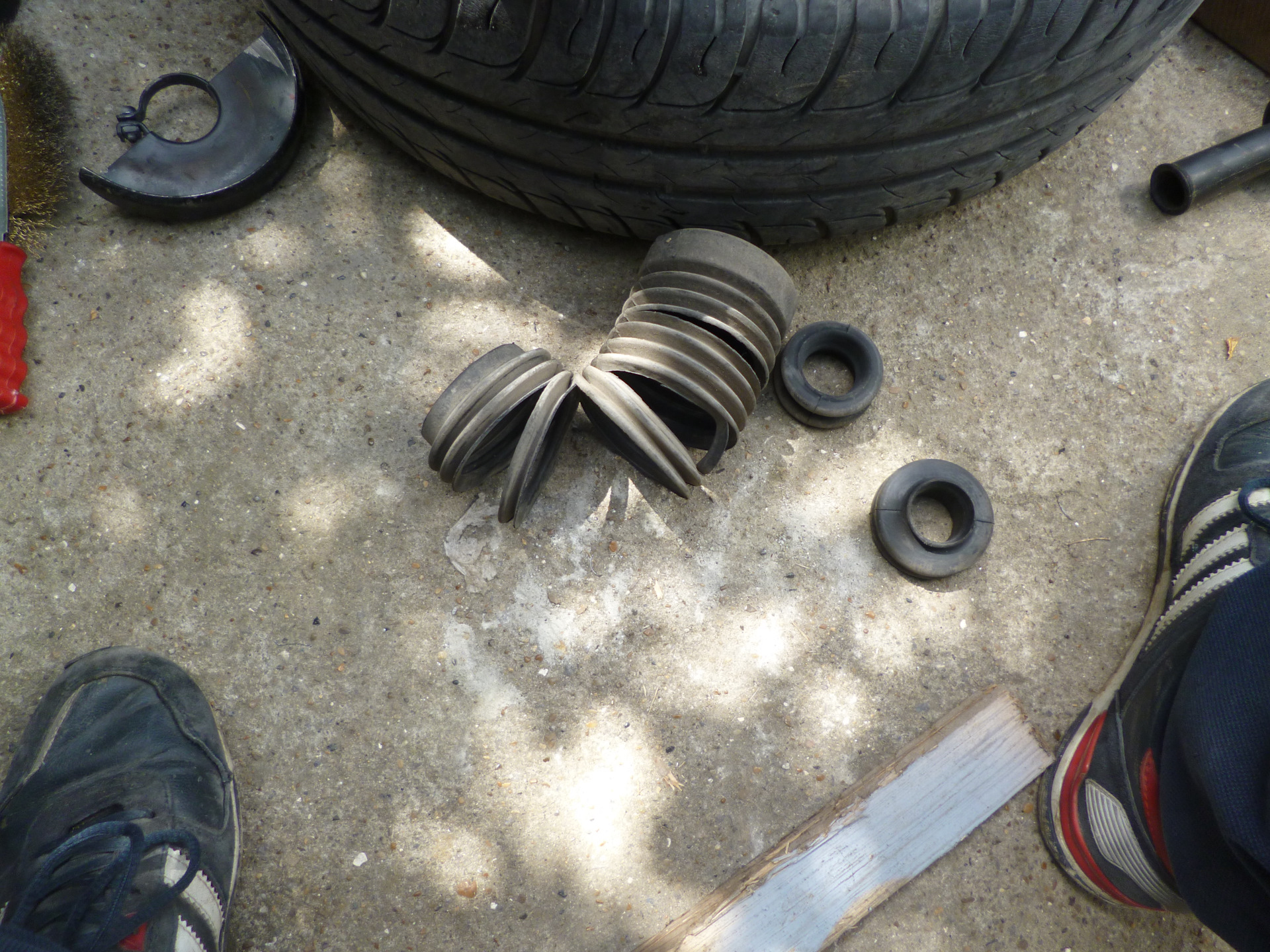 Замена пыльника и отбойника переднего амортизатора. — Nissan Almera II ...