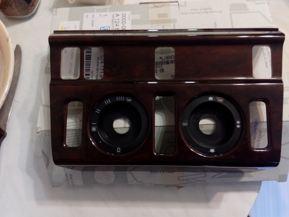 До выпила дырок — Mercedes-Benz E-Class Coupe (C124). Запчасти на фото: 9810008201