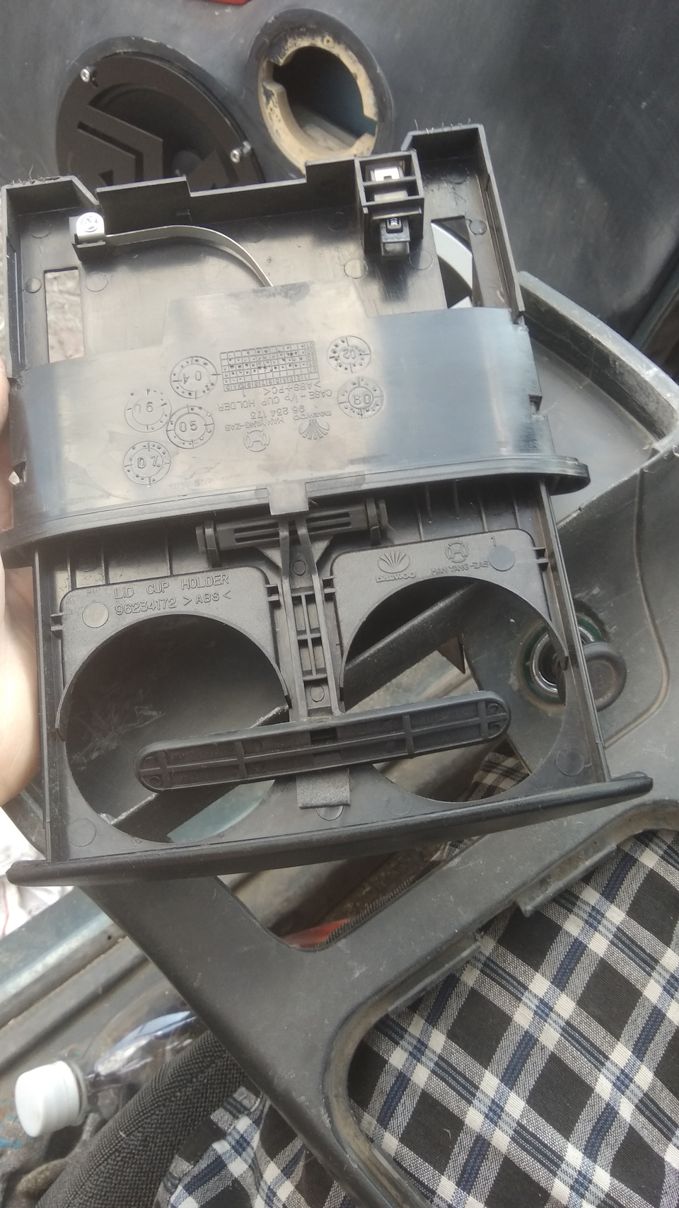 Подстаканник ВАЗ 2110 — Lada 21102, 1,5 л, 2001 года | своими руками ...