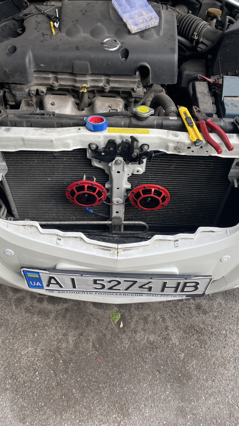 Замена штатного клаксона на Hella — Nissan Almera Classic (B10), 1,6 л ...