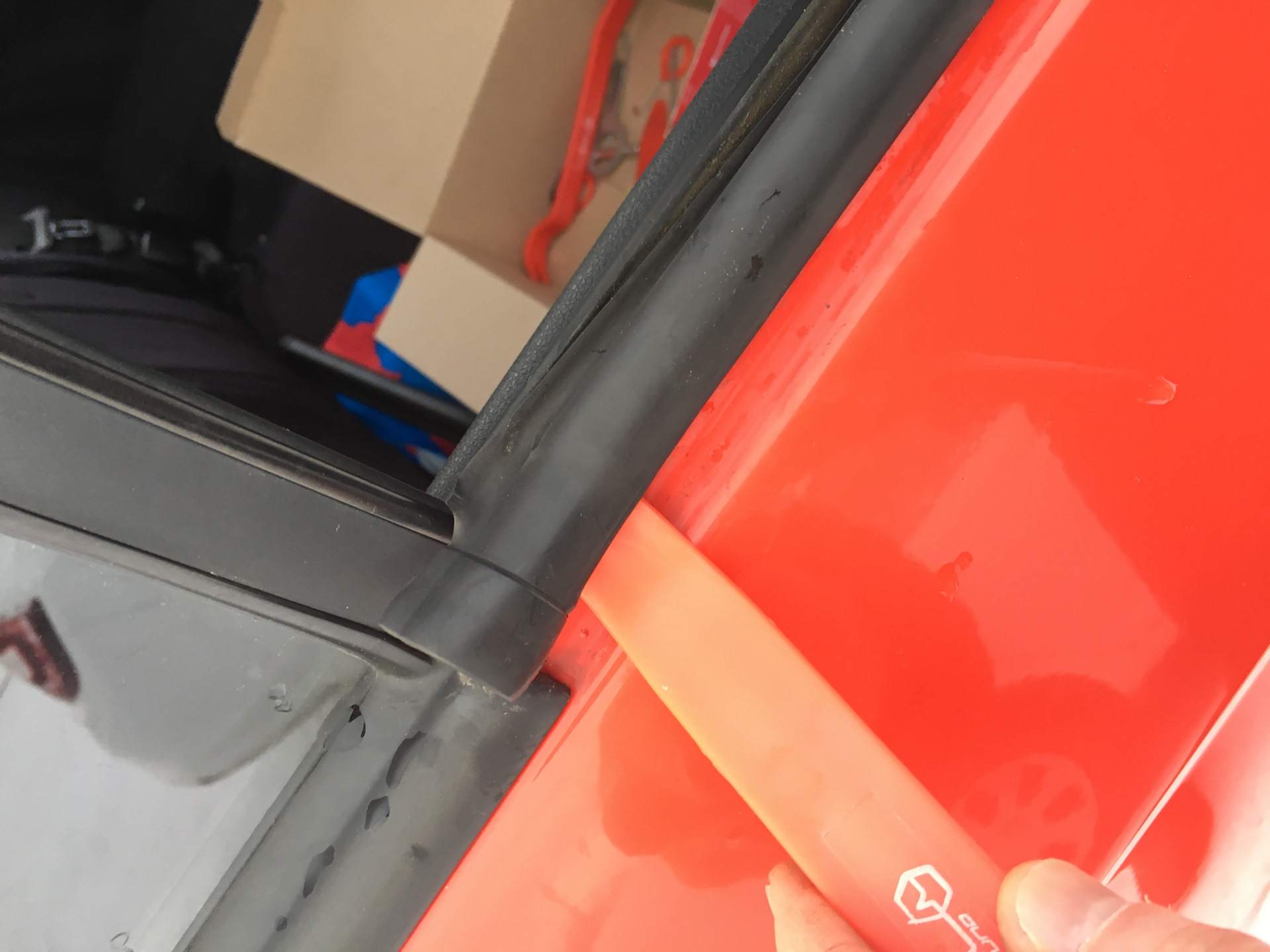 Уплотнители стекол хендай гетц. Hyundai getz резинка стекла. задние стекло не опускается хендай гетц. фото резинок стекол у хендай гетц.