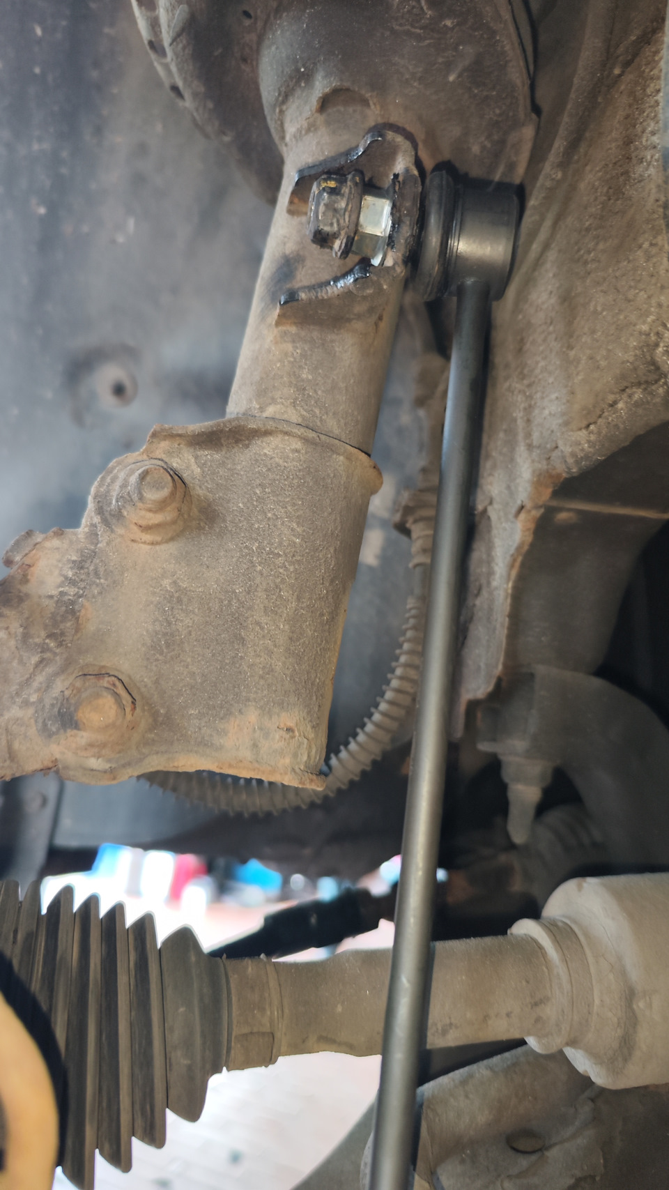 Надо почитать, с каким моментом закручивать гайки — KIA Rio (3G)