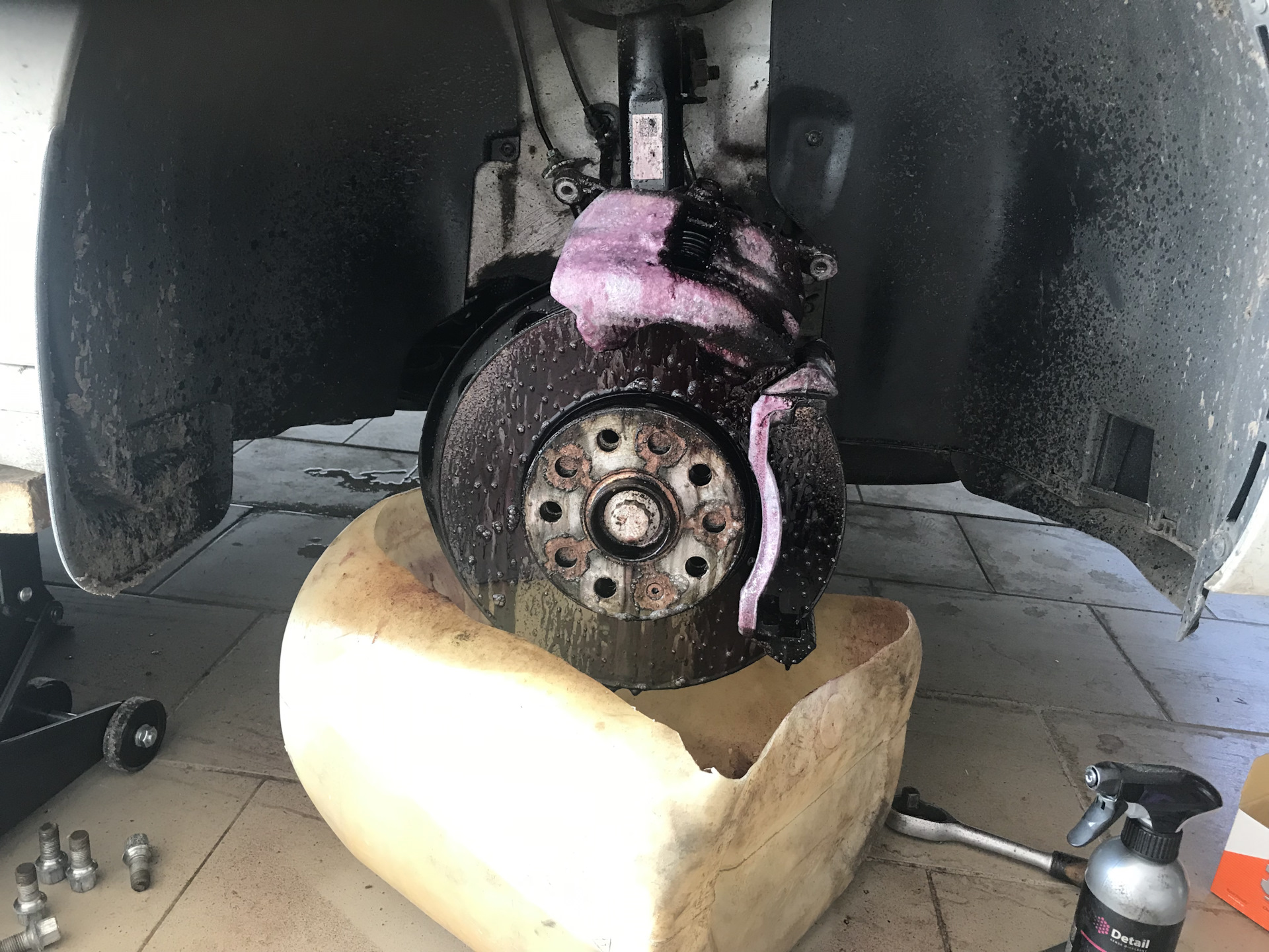 Устранение стука суппортов — Skoda Octavia A7 Mk3, 1,4 л, 2018 года ...