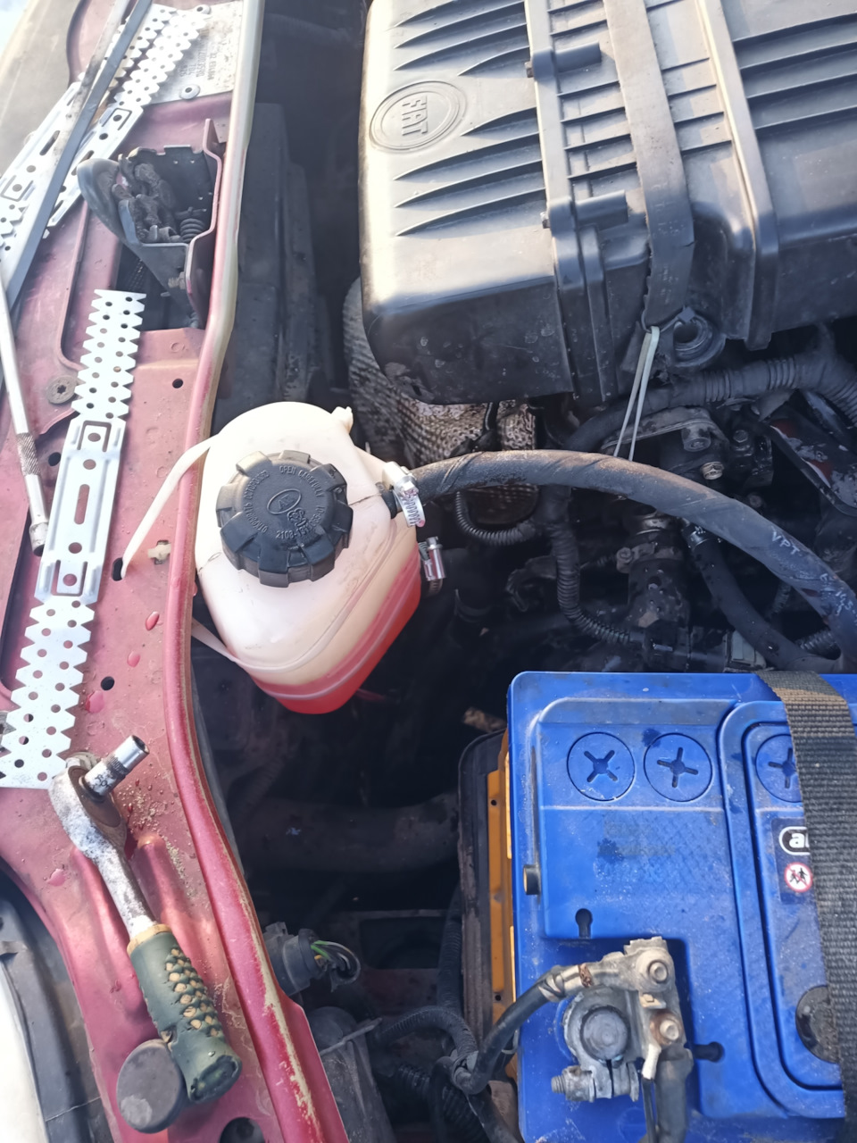 Сигналка, старт с кнопки, расширительный бачок. Мелочи. Тяга колдуна ...