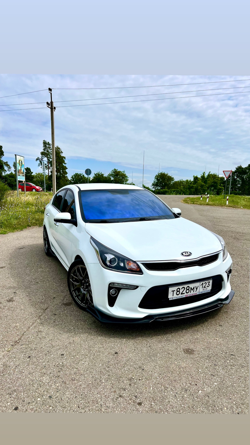 Тонировка лобового стекла в хамелеон 😎 — KIA Rio (4G), 1,6 л, 2018 года |  тюнинг | DRIVE2