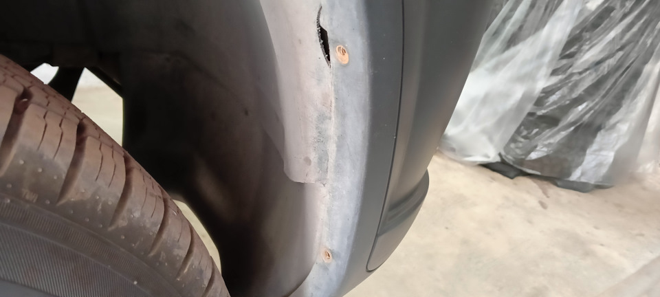 Откручиваем по 2 винта под Torx с каждой стороны… — Chevrolet Niva GLX
