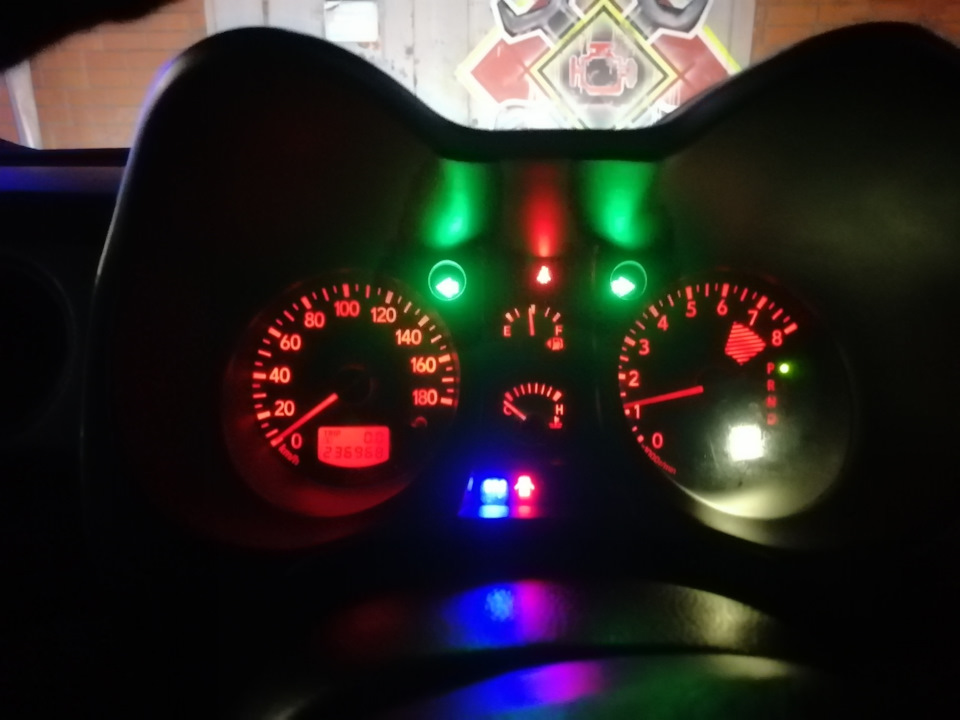 Обновление приборной панели — Mitsubishi Airtrek, 2 л, 2002 года ...