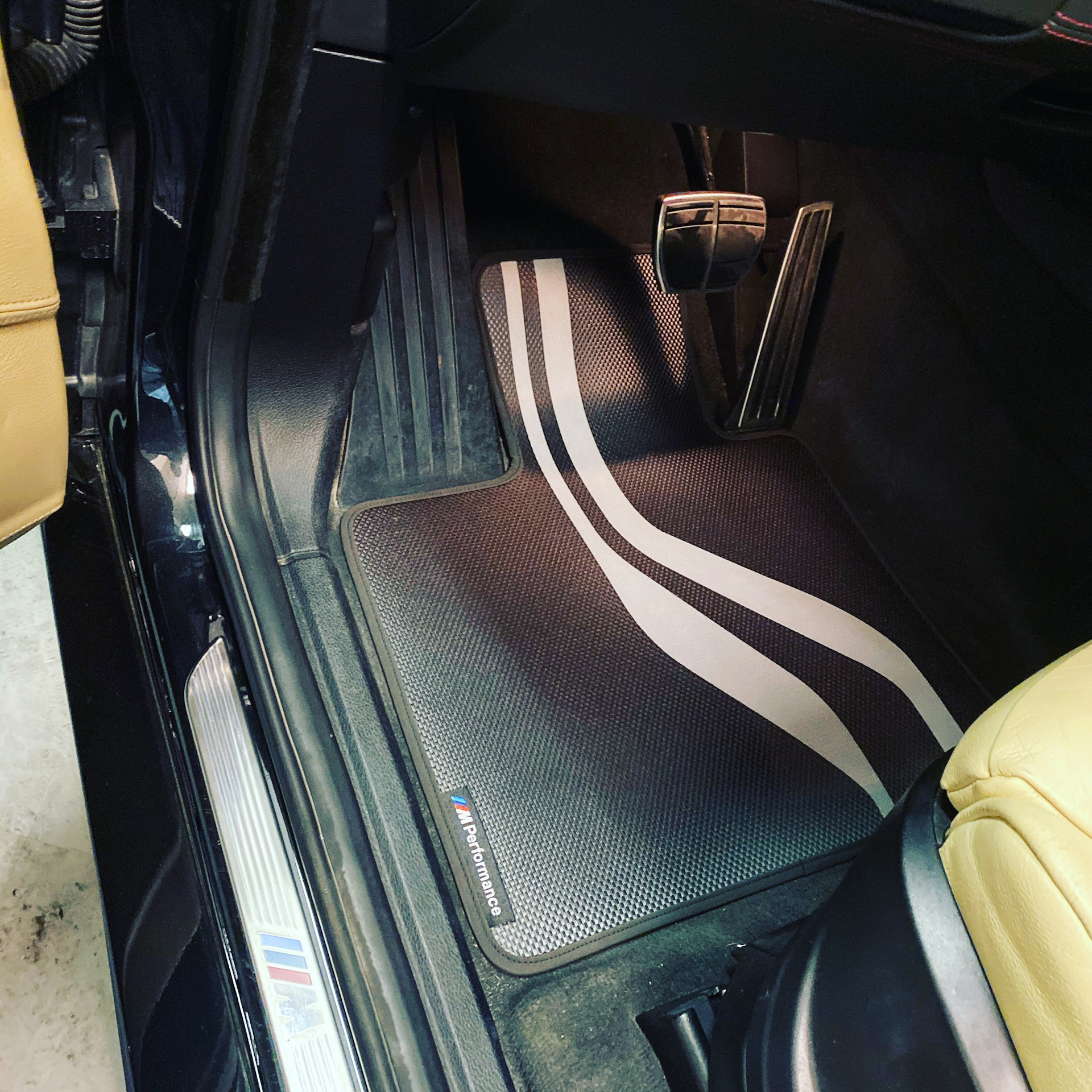 Коврики от ф16 в е71 бмв х6 — BMW X6 (E71/E72), 4,4 л, 2012 года ...