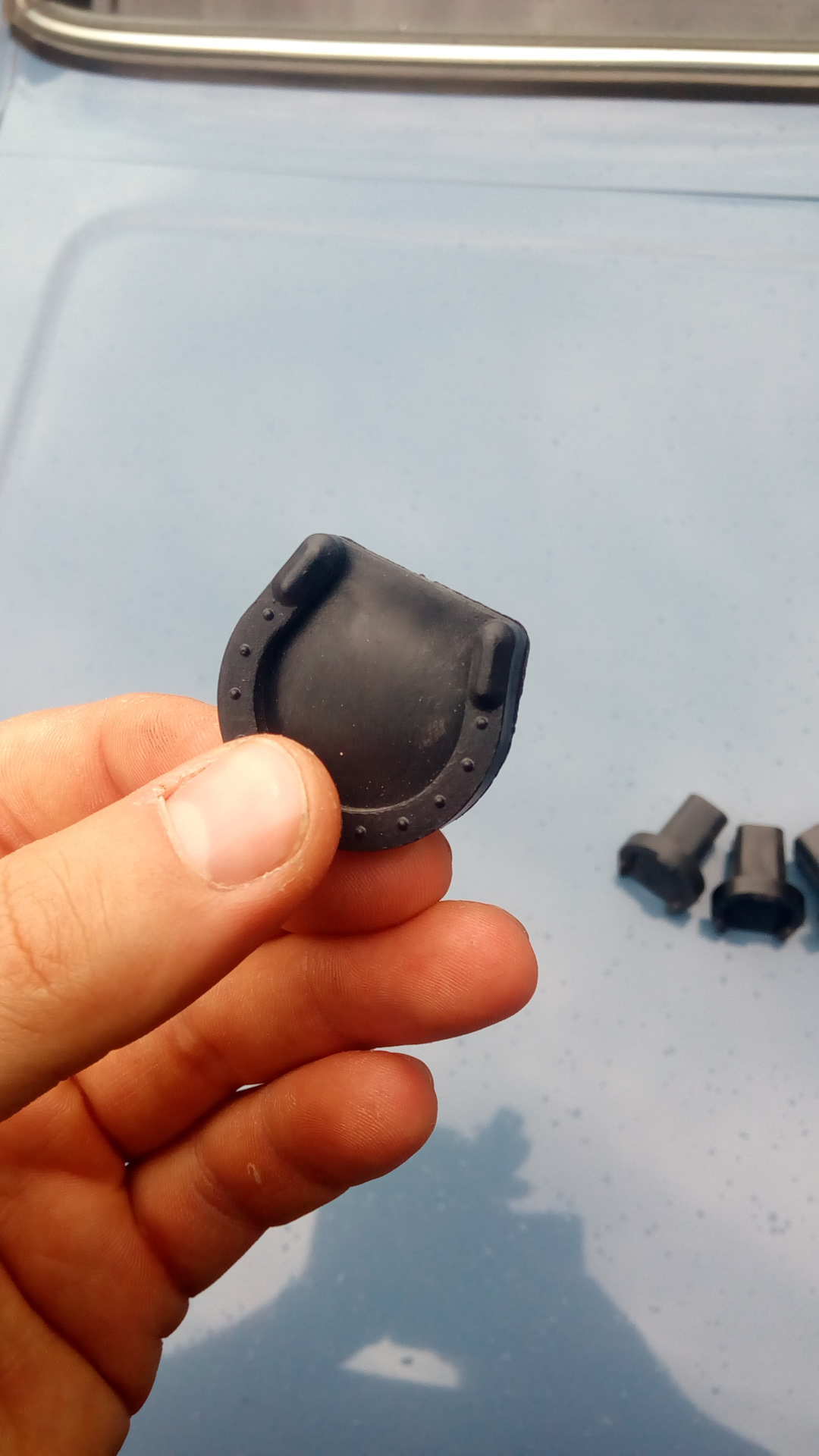 Как снять заднюю заглушку на. Samsung a01 снять крышку. Как снять заднюю заглушку на. Как снять заднюю заглушку на. Снятие крышки телевизора.