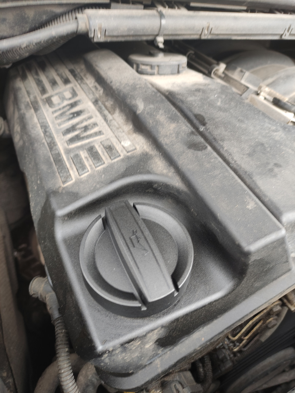 11 12 8 655 331 — BMW 3 series (E90). Found on photo: 11128655331