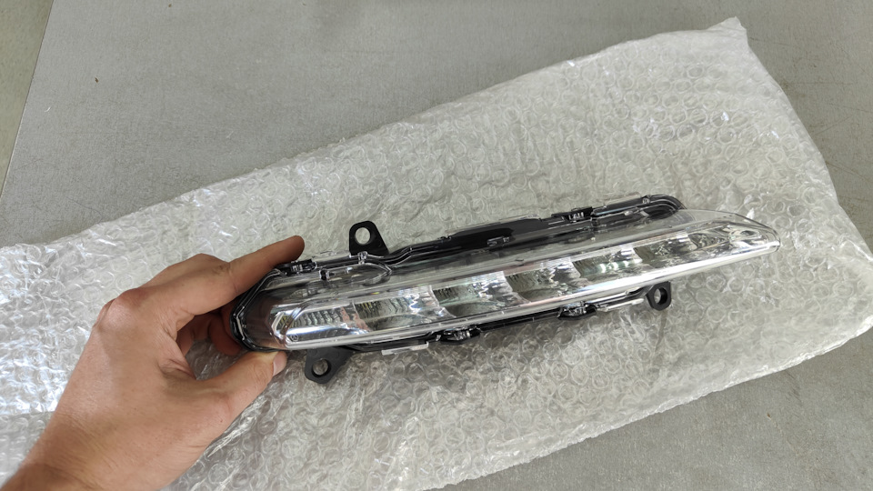 Дневной ходовой огонь правый Mercedes Benz w221 на Mercedes-Benz C ...