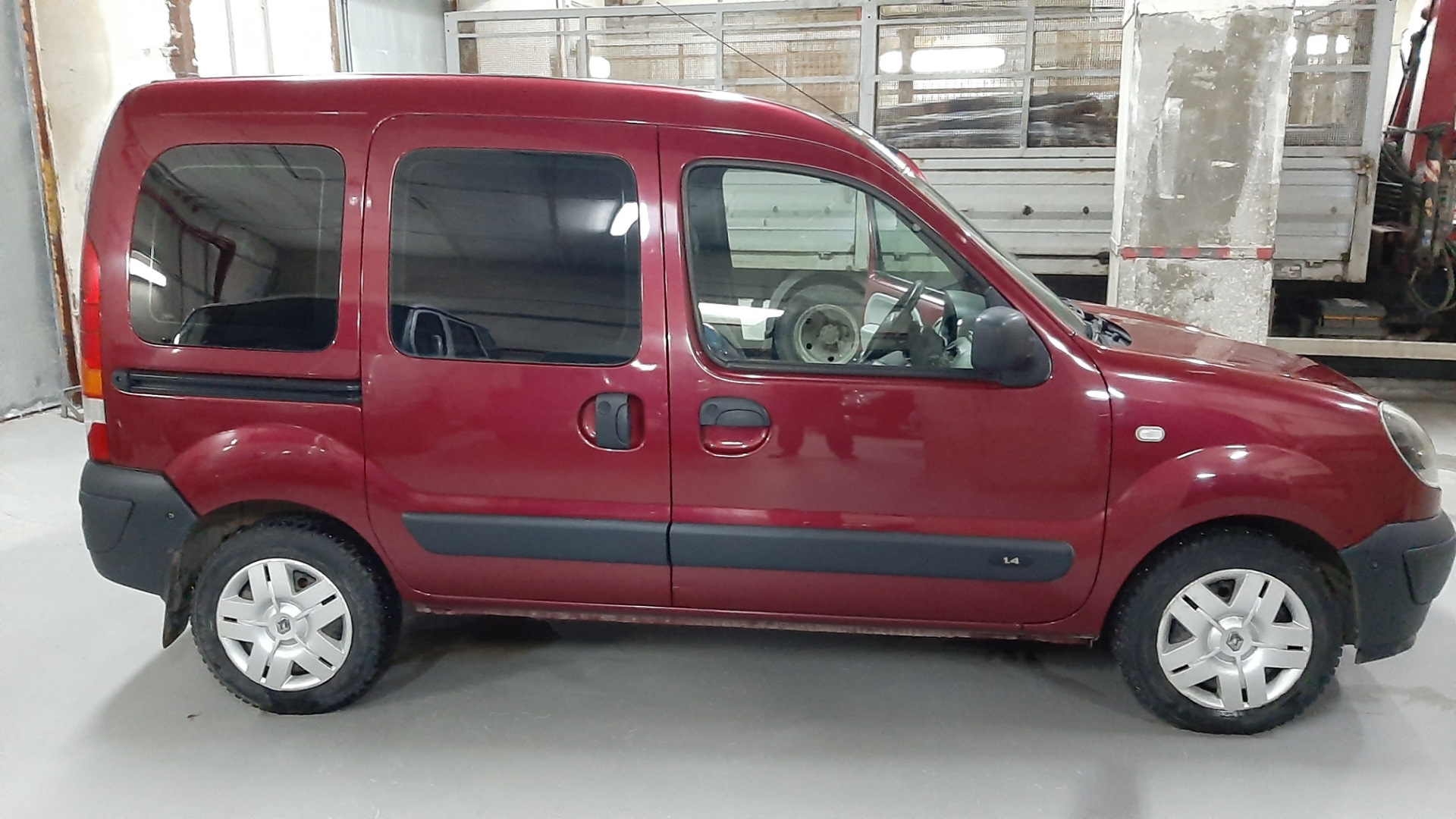 Замена сдвижной двери — Renault Kangoo (1G), 1,4 л, 2007 года | своими  руками | DRIVE2