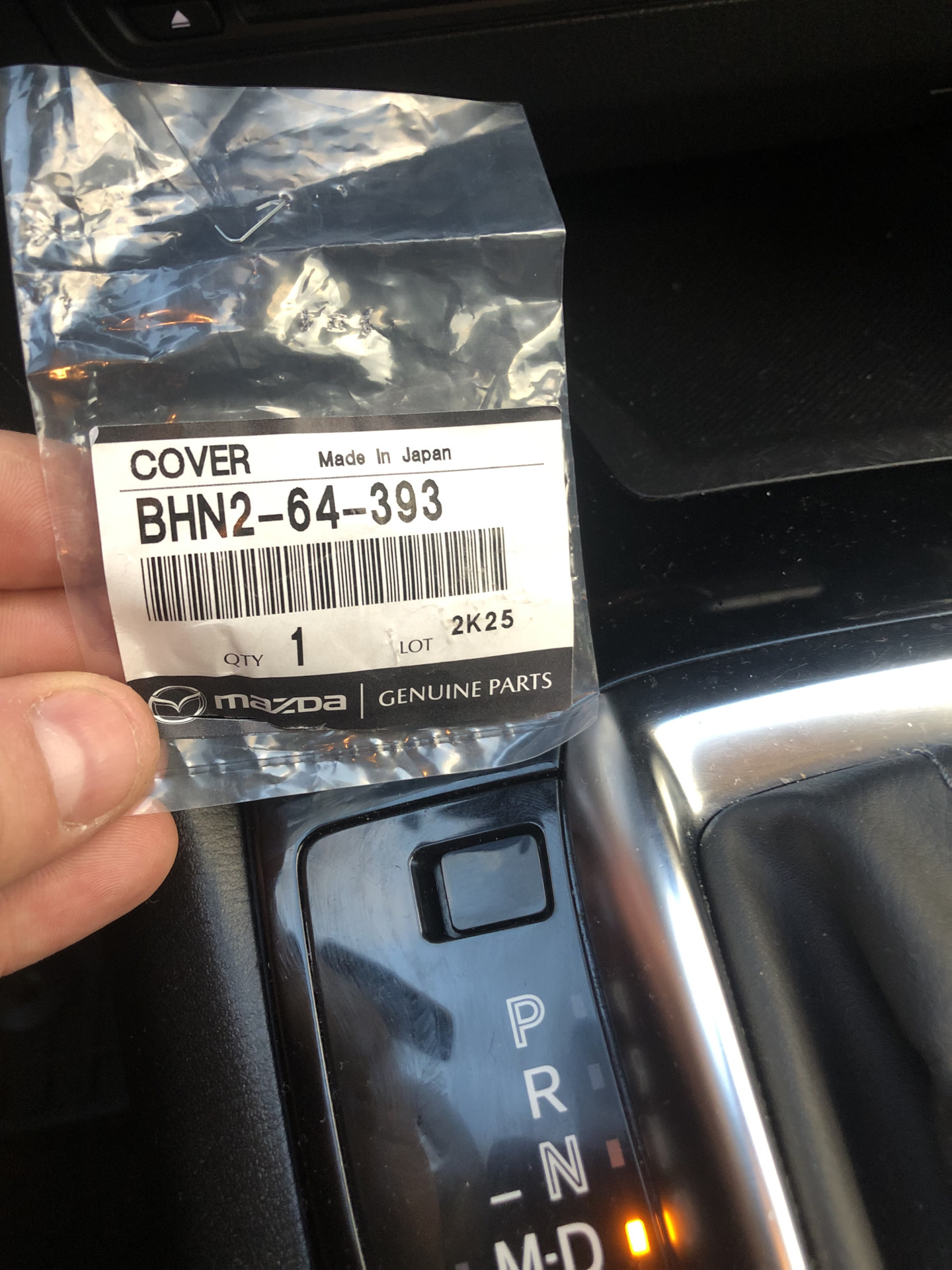 6. Заглушка кулисы АКПП BHN264393 — Mazda 3 (3G) BM, 1,5 л, 2017 года ...