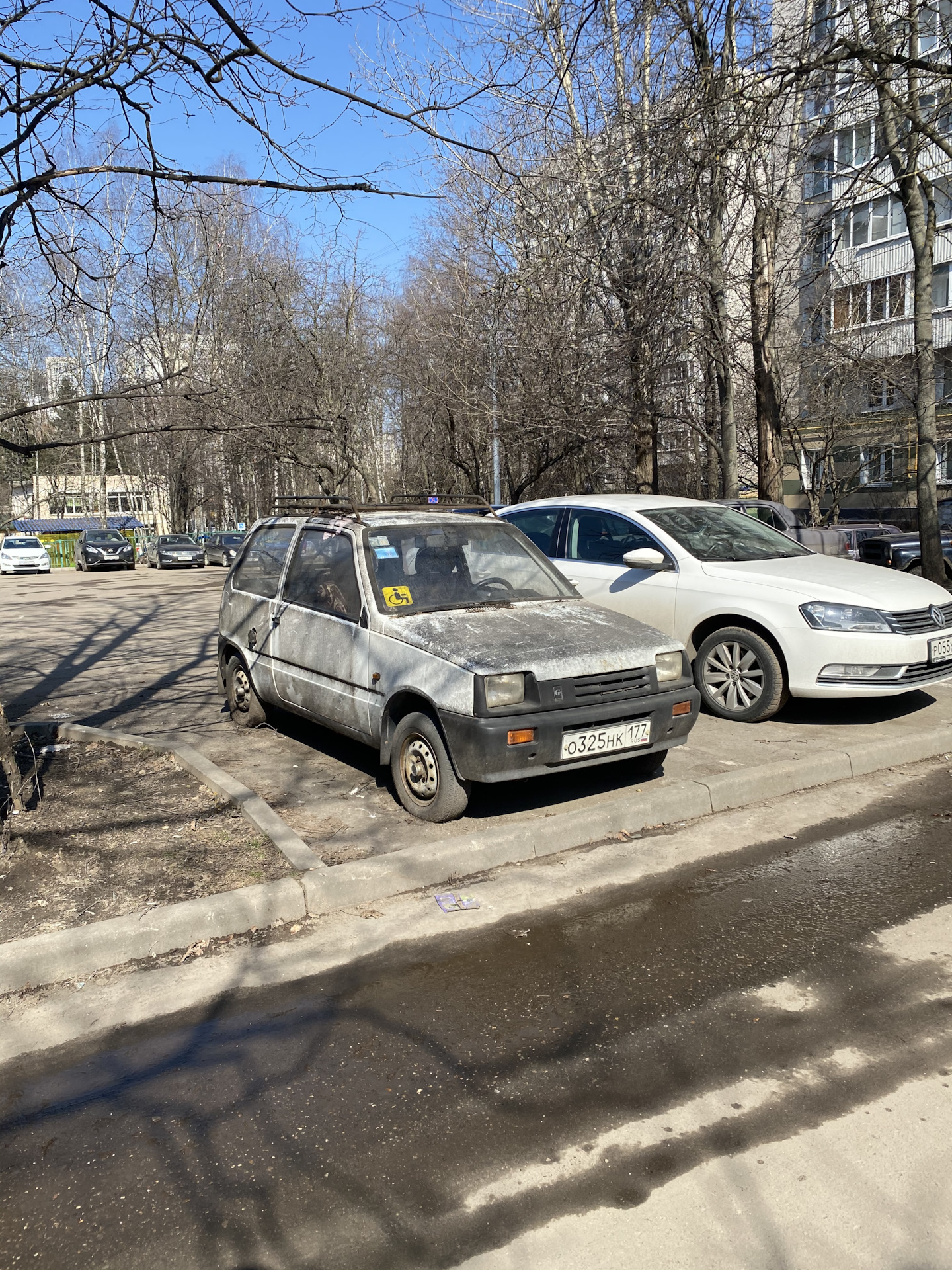 Московский ока. Брошенные авто в Переделкино. Комендантский проспект брошенные машины. Брошенные машины в Орехово-Зуево.