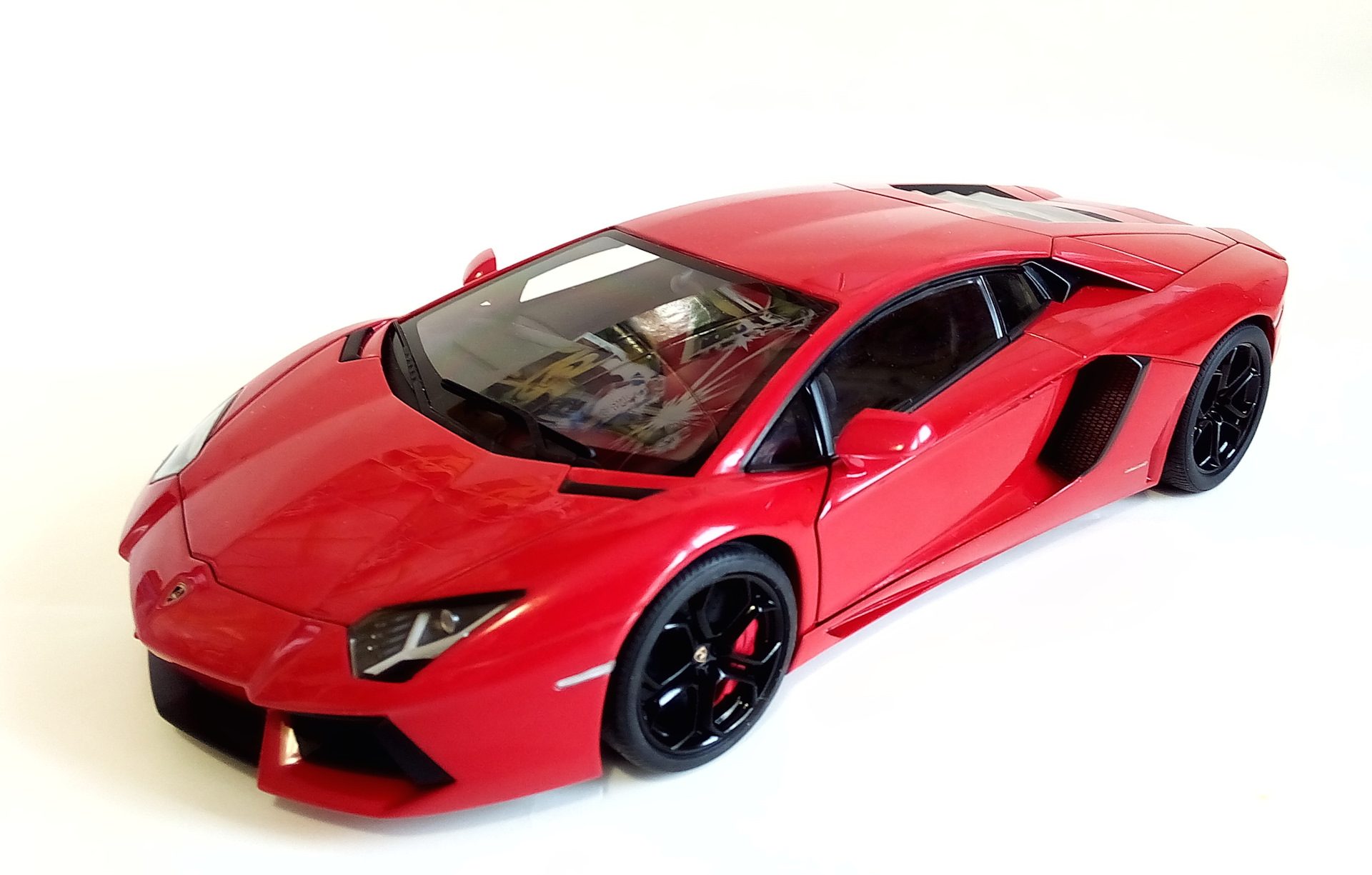 Игрушки а4. Lamborghini Aventador 1 18. Ламборджини авентач моделька.