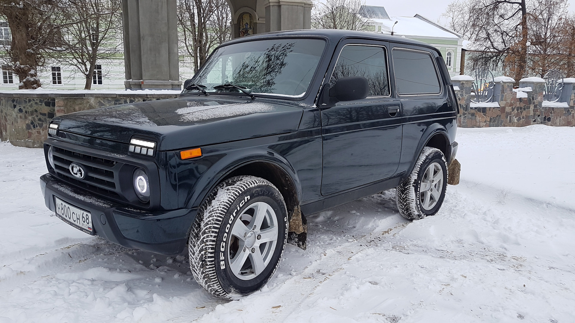 Резина на ниву урбан. Нива Урбан. Нива Урбан зима. Km2 BFGOODRICH на ниву Урбан. Нива Урбан на гудричах.