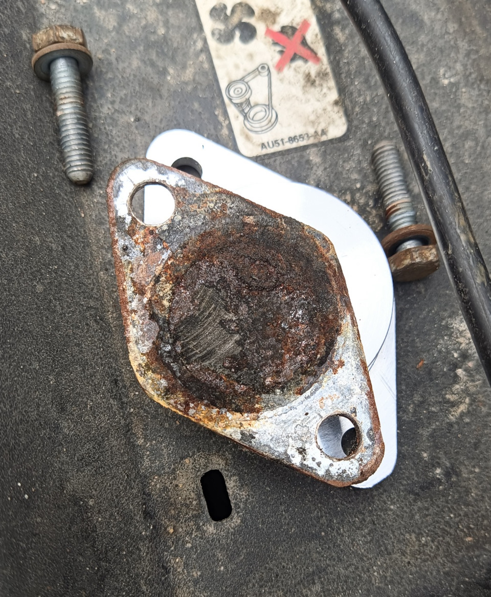 Заглушка на клапан ЕГР после нескольких лет работы — Ford Galaxy (Mk III)