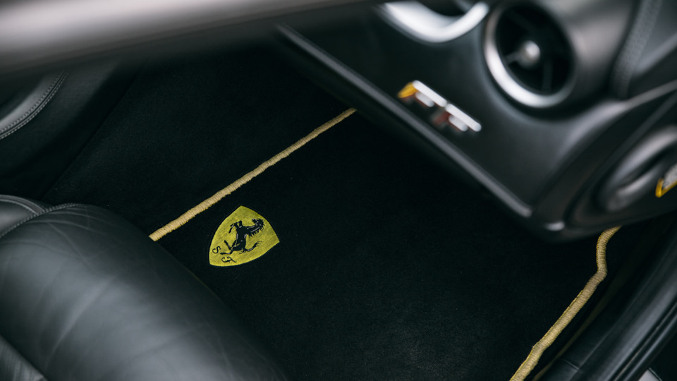 Фото в бортжурнале Ferrari FF