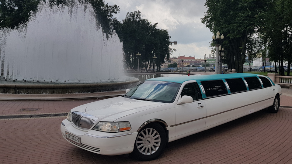 Lincoln Town Car Суперъяхта