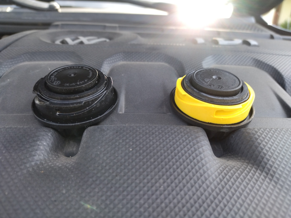 Следы масла вокруг заливной горловины. Замена крышки — Volkswagen ...